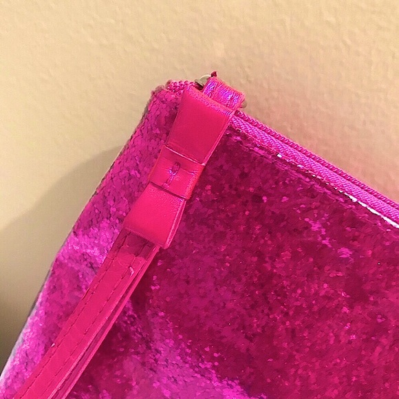 🆕🔥BATH&BODY SUPER CUTE HOT PINK SHIMMERING&SPARKLY(BOW)ON THE WRIST LOOP - Picture 2 of 7